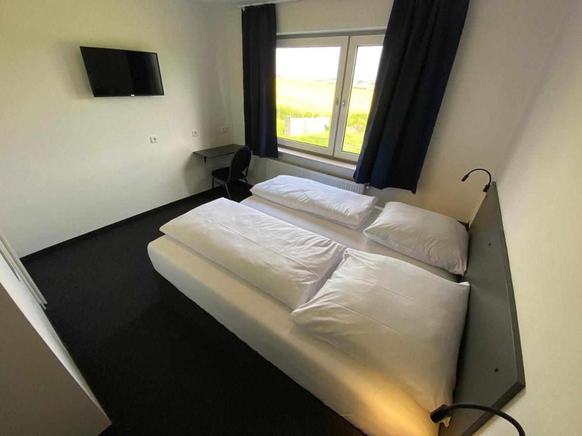 Zzzimple - Staffless & Self Check-In Otel Pillig Dış mekan fotoğraf