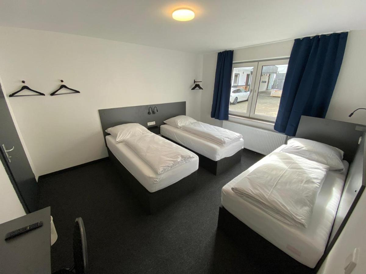 Zzzimple - Staffless & Self Check-In Otel Pillig Dış mekan fotoğraf