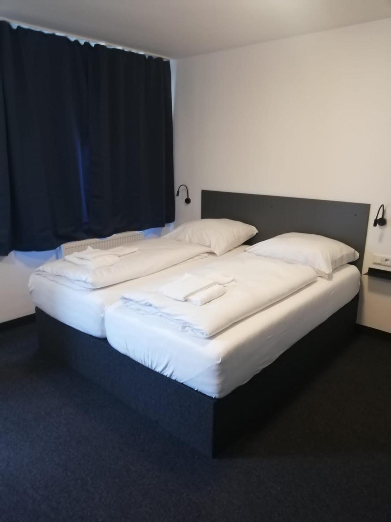 Zzzimple - Staffless & Self Check-In Otel Pillig Dış mekan fotoğraf